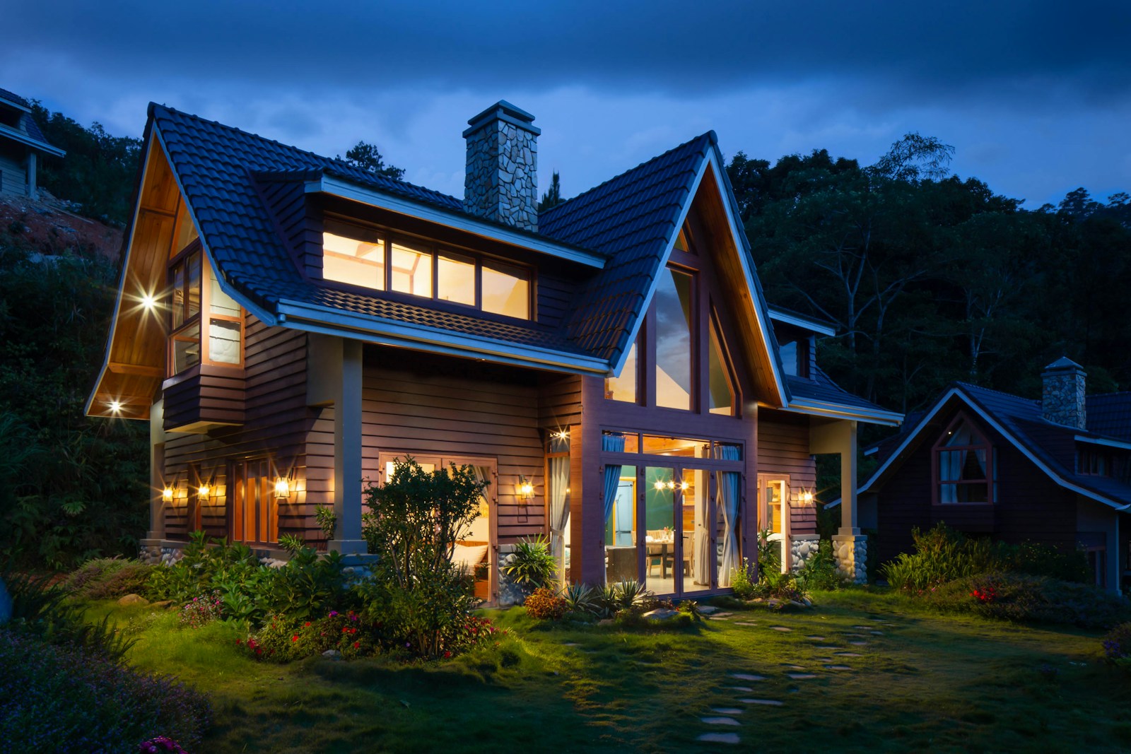 Cash-out refinance vs HELOC: which is cheaper and when